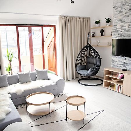 Cozy Modern Apartment In The Old Town - Hlavna Street Košice Exterior foto