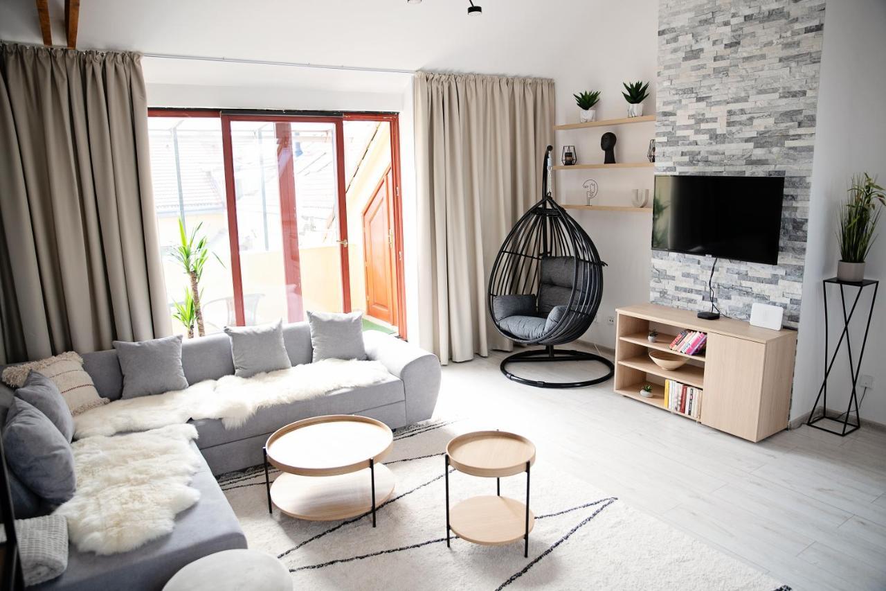 Cozy Modern Apartment In The Old Town - Hlavna Street Košice Exterior foto